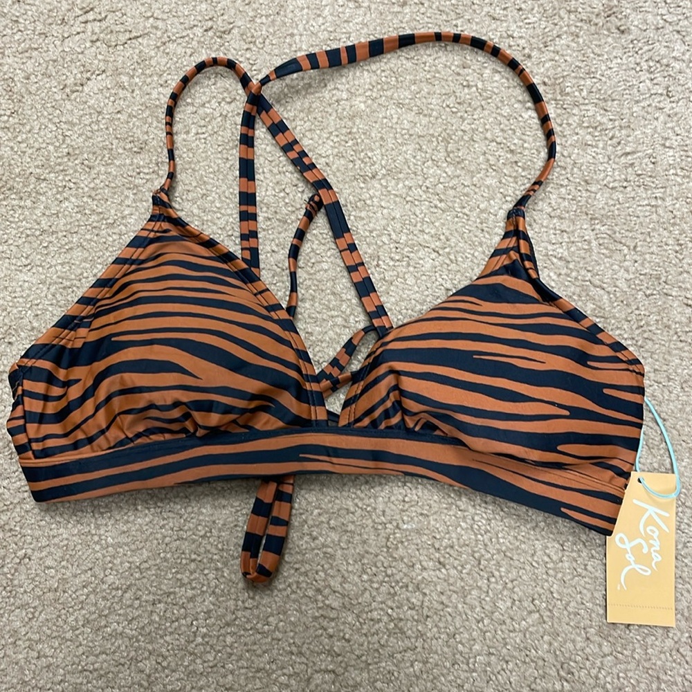 Kona Sol women bikini top. Size Medium. NWT!